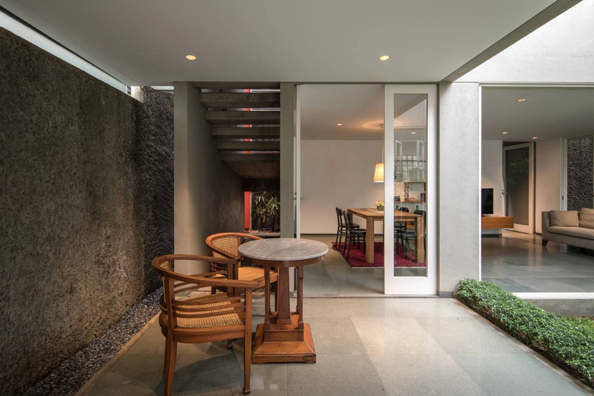 Doctor House / Tan Tik Lam Architects - Top 10 Kinh Nghiệ... 14 261205-kie-paktantiklam-06-lt1-foyer.jpg