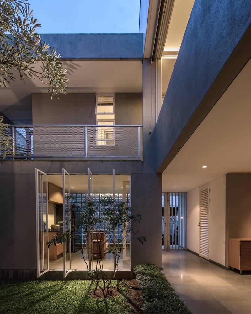 Doctor House / Tan Tik Lam Architects - Top 10 Kinh Nghiệ... 10 261205-kie-paktantiklam-02-lt1-taman-dapur.jpg
